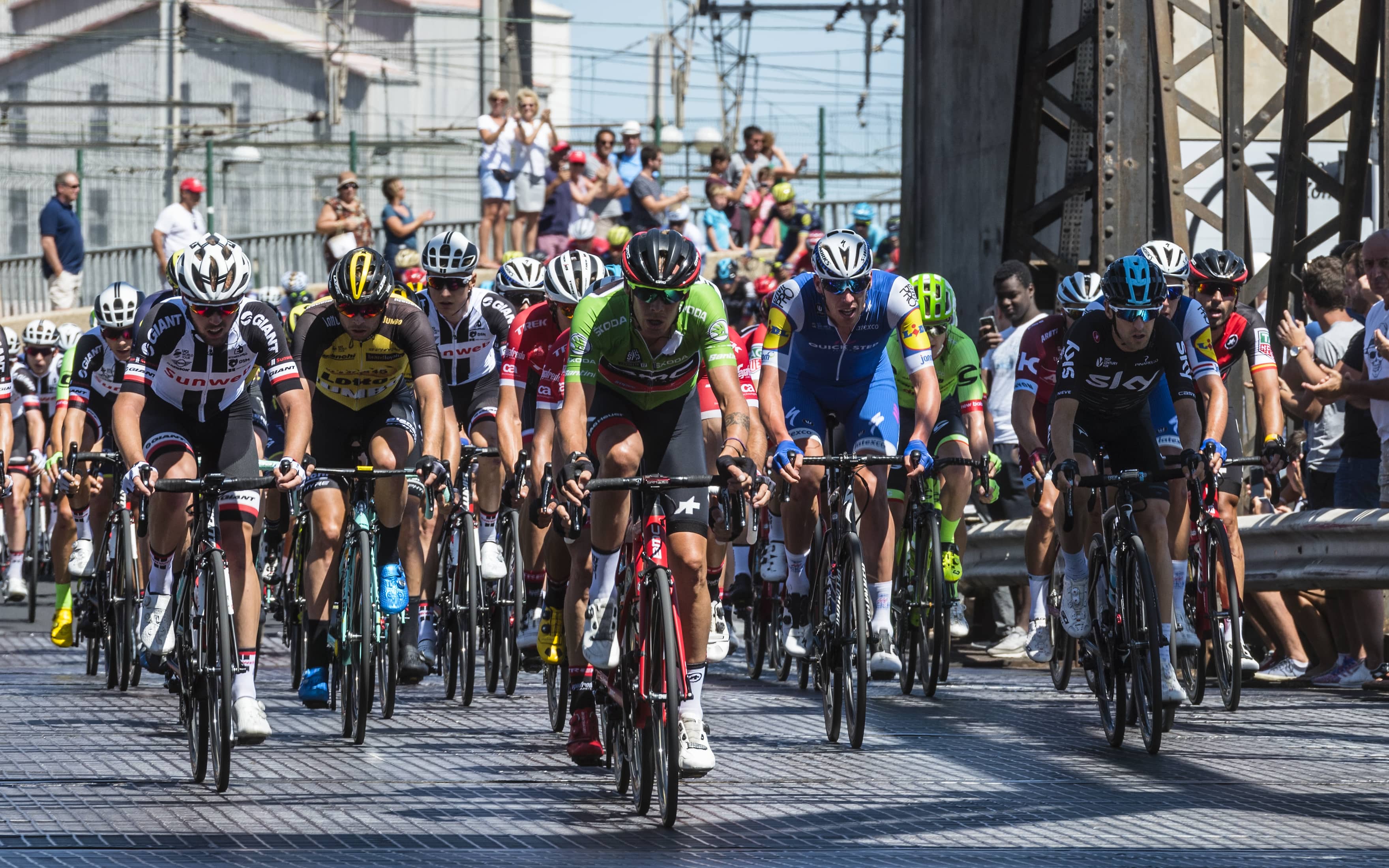 Featured Post Image - ¿Qué aconsejan los corredores de apuestas sobre los favoritos para la Vuelta a España de este año? Escuchamos a los sabios.