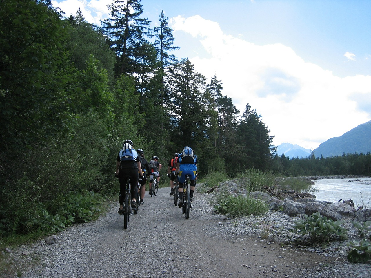 Featured Post Image - Top 10:  Rutas ciclistas más bellas del mundo